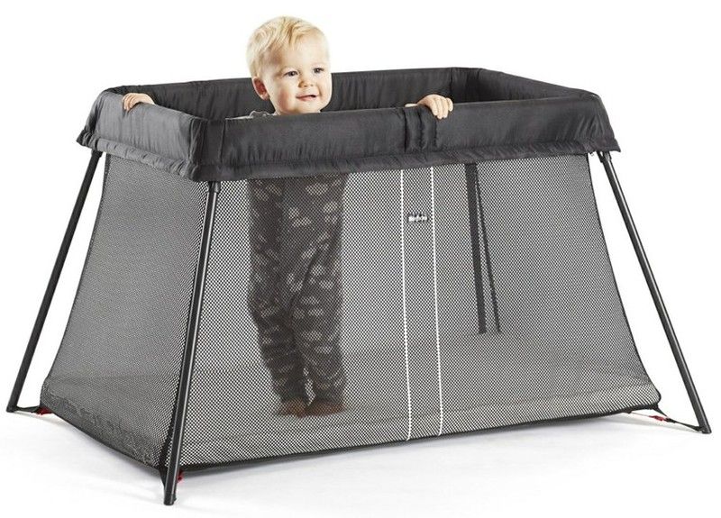 Nuevo color rosa pastel de la Cuna de viaje Light BabyBjörn 