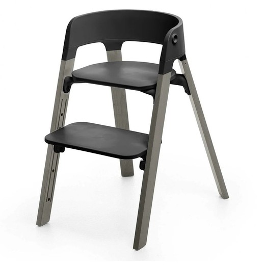 Silla Stokke Steps Patas color Hazy Grey y asiento color negro