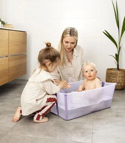 Bañera Flexi Bath de Stokke + soporte de recién nacido + patas de Stokke