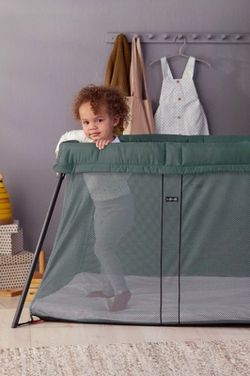 Cuna de viaje Light BabyBjörn Negro