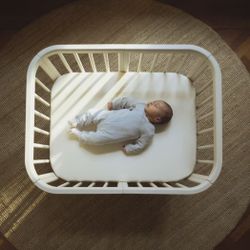 Cuna Nighti Mini de Stokke