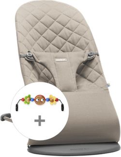 Hamaca BabyBJörn Gris arena + juguete madera
