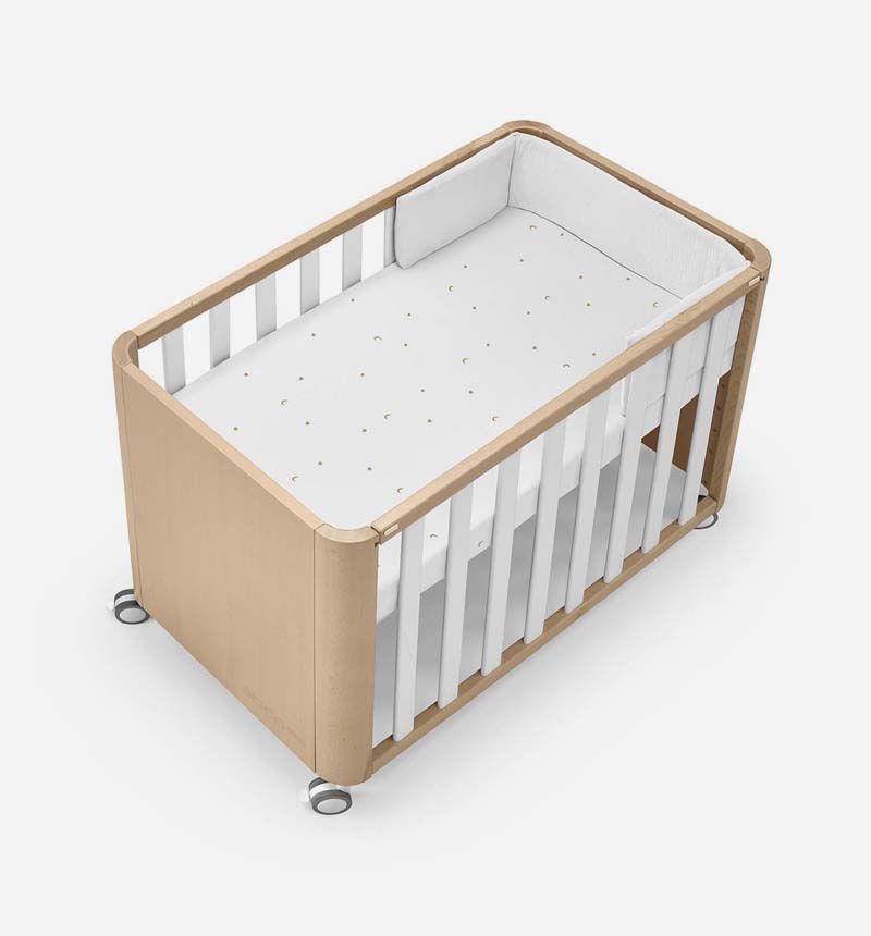 Minicuna DOCO Sleeping Wood 90x50 + Colchón + Funda nórdica y protector de barandilla Bear gris