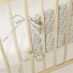 Protector de cuna 120×60 de la colección Gala Mint de Walking Mum