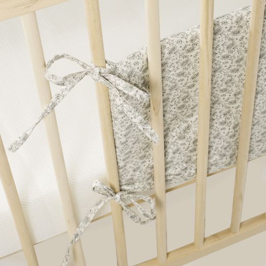 Protector de cuna 120×60 de la colección Gala Mint de Walking Mum
