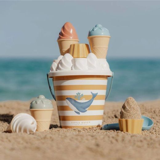 Cubo de playa con moldes de helado de Little Dutch Ocean Dreams
