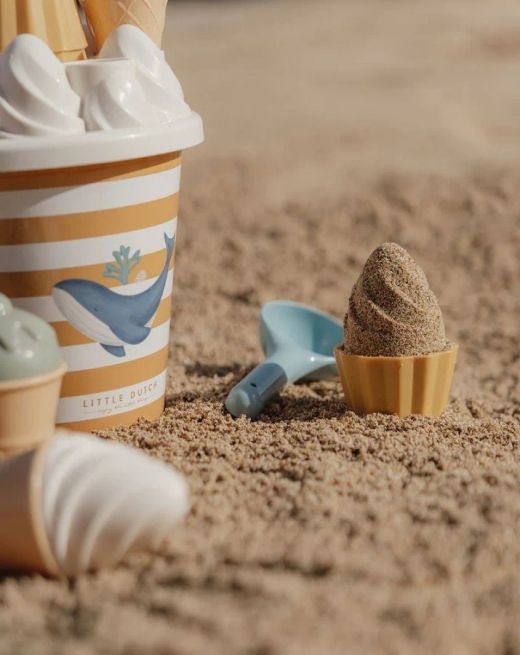 Cubo de playa con moldes de helado de Little Dutch Ocean Dreams